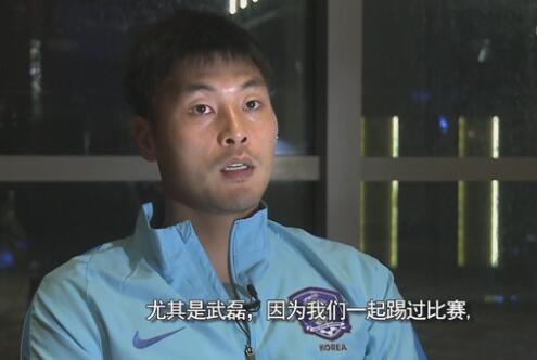 美女把尿口给男人玩